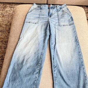 Light Blue Wide-Leg cropped Jeans